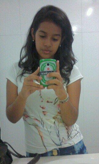 Uma guria como todas as outras que sonham com um abraço do Luan/Lucas....
