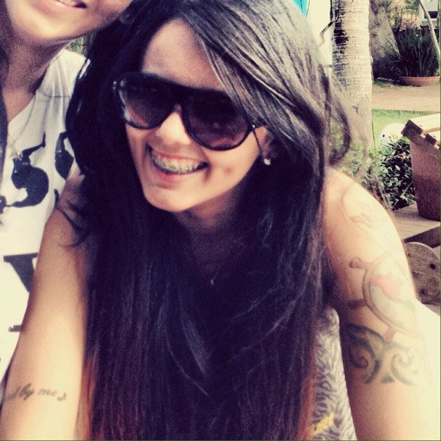 ''Bebendo demais, fumando demais, fazendo merda demais, sendo feliz demais!'' (Caio F.)