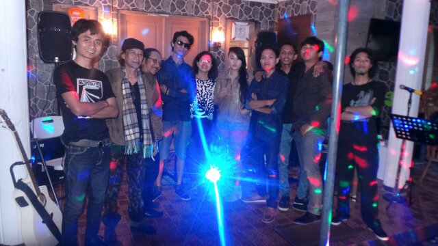 Genre|Pop Alternatif |Delinova Management.for BOOKING: 081282594177 fax : 0251-8254836 for BUZZER: email delinova_band@yahoo.com