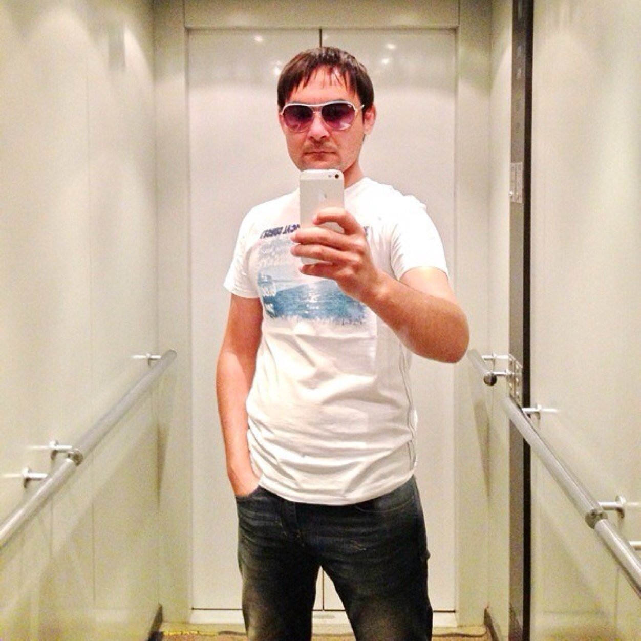 Ikrom723tj's profile picture. Порой люди несут такой бред, что единственное спасение — прикинуться идиотом.