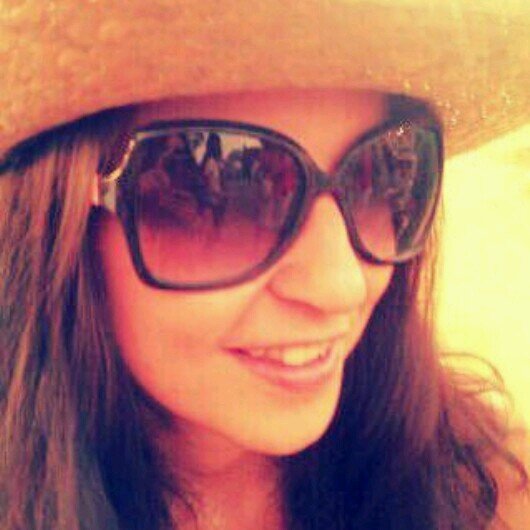 Yo soy así, y al que no le guste, que no mire. Y al que le guste... que se aleje. Y al que le de igual, bienvenido a mi extraña manera de ser :))
