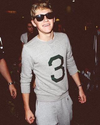 Go be a babe and follow @boobearlouu_ cause she just gave you a free follow! Ily and stay beautiful!♡