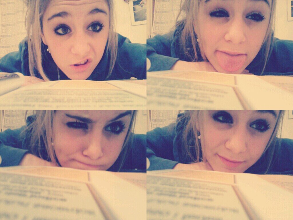 I'm italian Lovatic,Directioner, Smiler and Killer♥                                 I'm the blond Girl ♥
