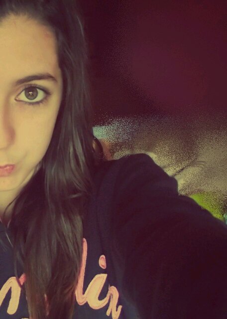 Borde desde el 97. Me da igual si follas o fallas, pero si me fallas que te follen. @iFuckSmile y @NowMasquerade con teneros en mi vida me basta.// 7, todo.