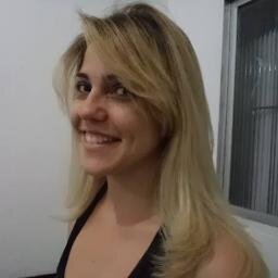 Estudante de Sistemas de Informação, futura desenvolvedora... apaixonada, casada, feliz!