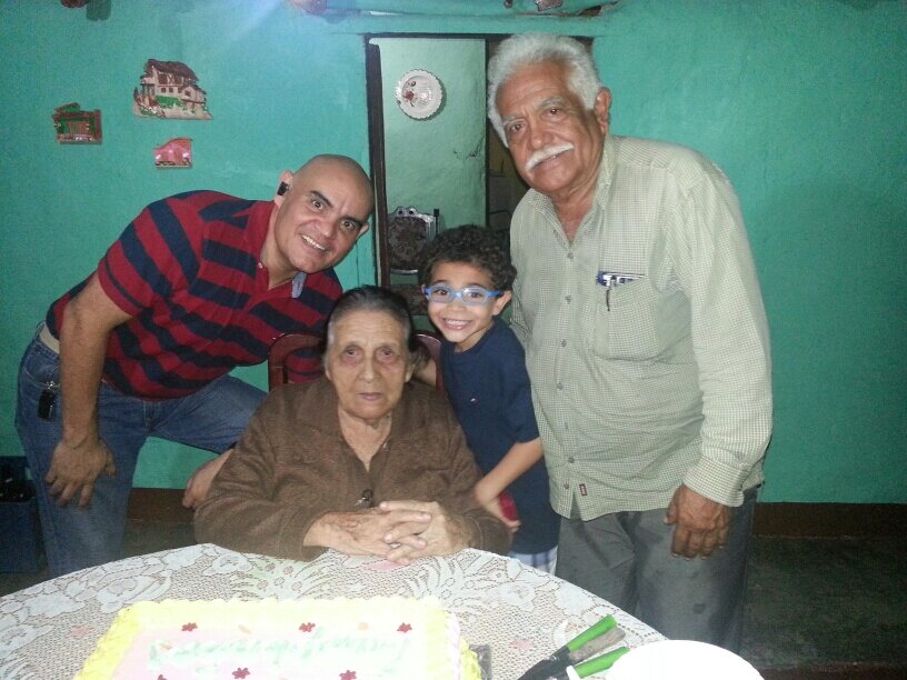 Venezolano con la ilusion de que volvamos a ser un solo pais, donde haya respeto y que la política no este por encima de tus principios y valores