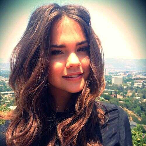 hi! im maia! im an actress!