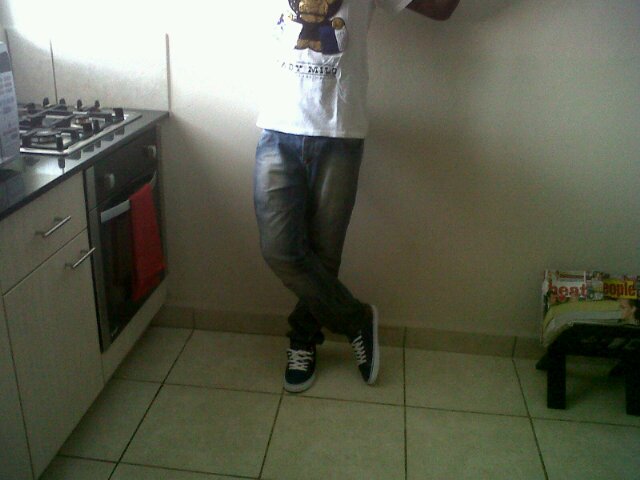 I'm awesome....I love music and I'm addicted to twitter....... And I also follow back if you mention for one!!!
