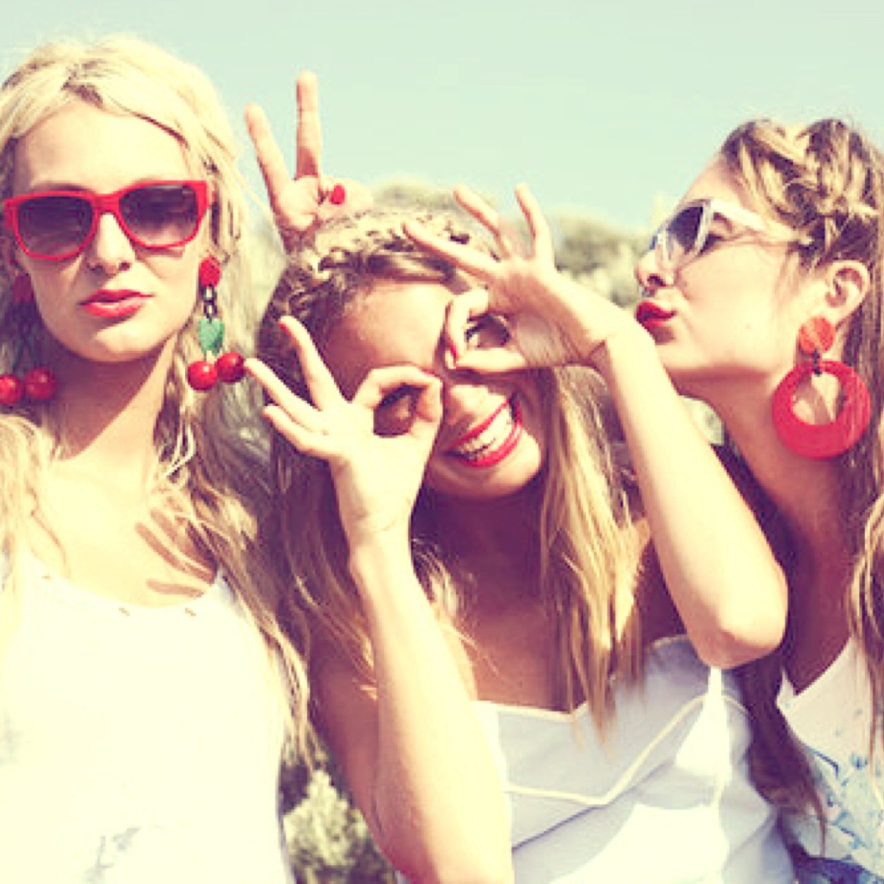 jsjjaajnaia's profile picture. •hot guys and summer skies•