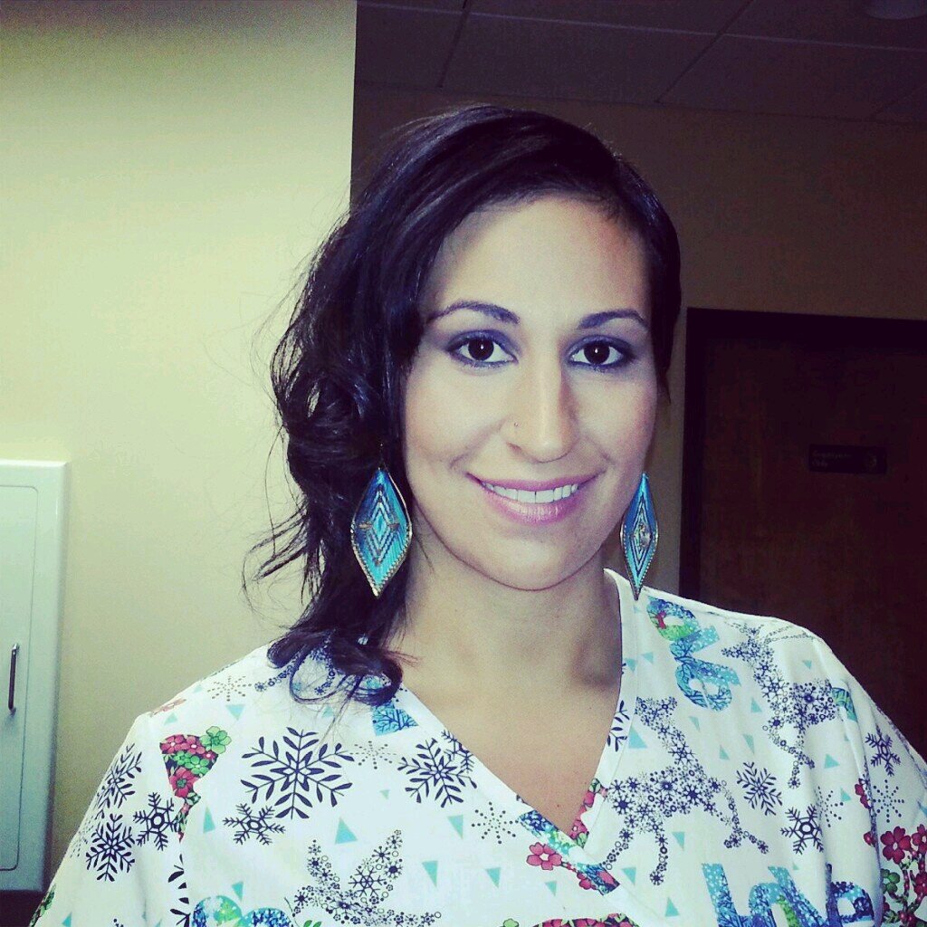 Im a single mother of 2,  I work as a Personnel Coord and a bartender. Im laidback, fun, and kool. When u holla at me, you know u talking to Da Realist!