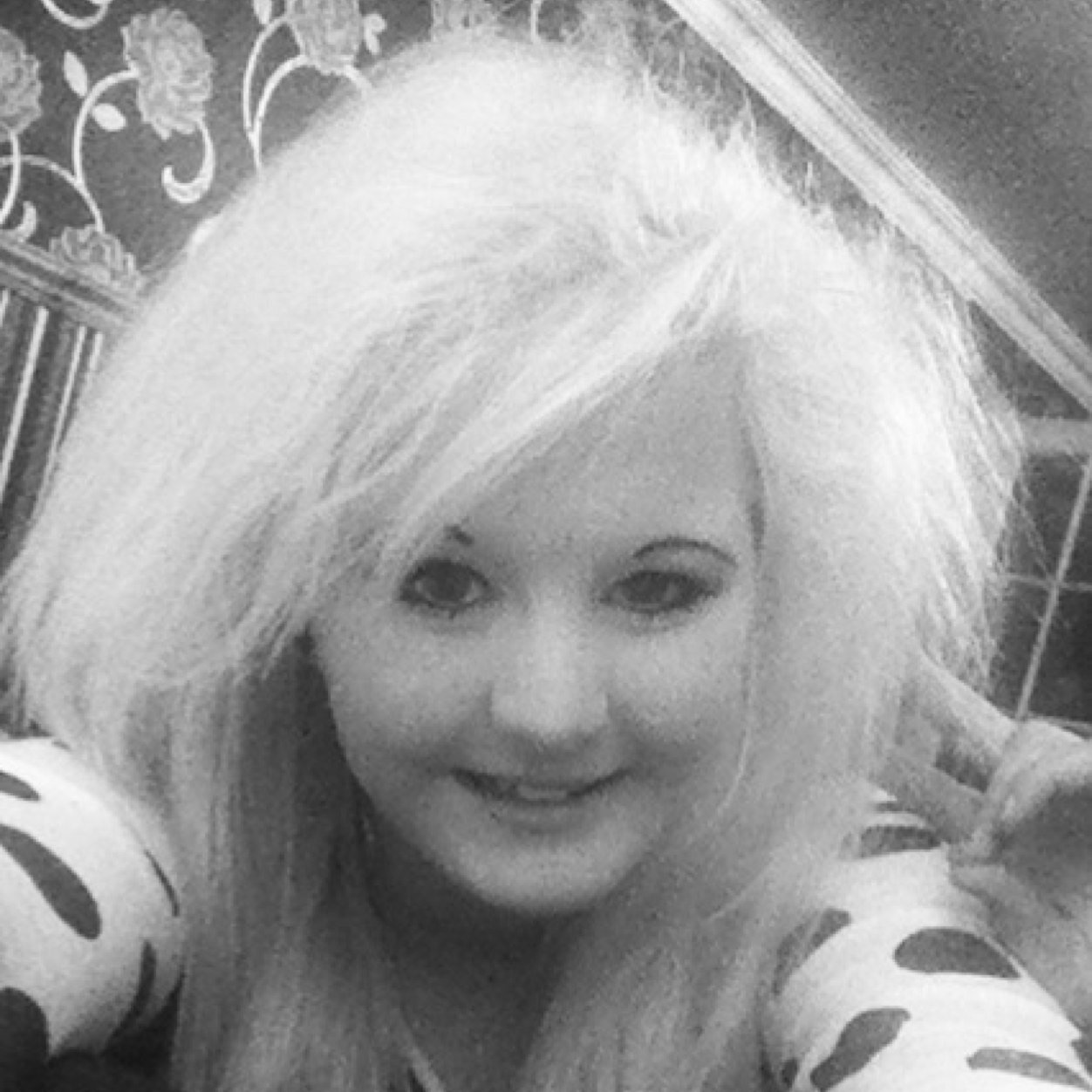 My name alice just call me ally i like it better i love ONE DIRECTION fav boy zayn❤ & THE VAMPS fav boy brad❤follow me & ill follow back❤thanks