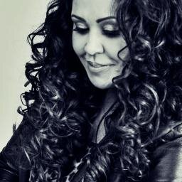 Esse é o twitter em que vc estará sempre por dentro de notícas sobre nossa Diva da música gospel Rose Nascimento. Siga-nos ,desde já agradecemos Vivi e Aurélio.