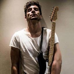 Uma voz, um amor, uma paixão. Um batalhão que não vai desistir de você nunca.