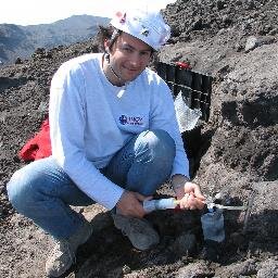 Associate Professor at the University of Milan-Bicocca, passionate in volcanoes and Earth's mantle studies.