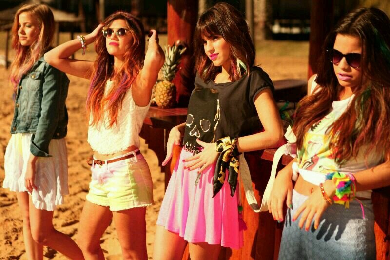 lomejor_moda's profile picture. A través de la moda podemos expresar nuestra personalidad y podemos hacer ver todo lo que llevamos dentro.