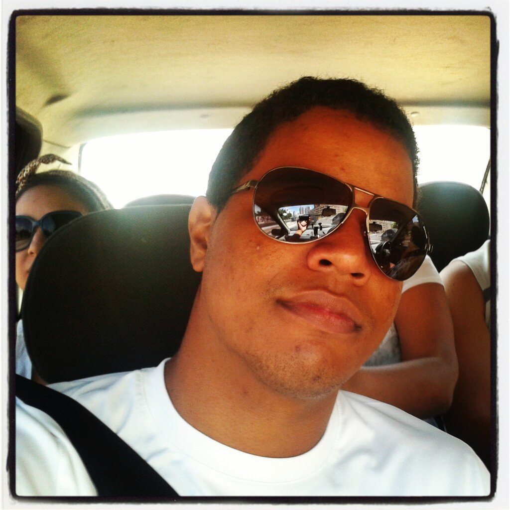Eu sou um ninguém, ninguém é perfeito, portanto, eu sou perfeito rsrs Sou Feliz E+ Nada