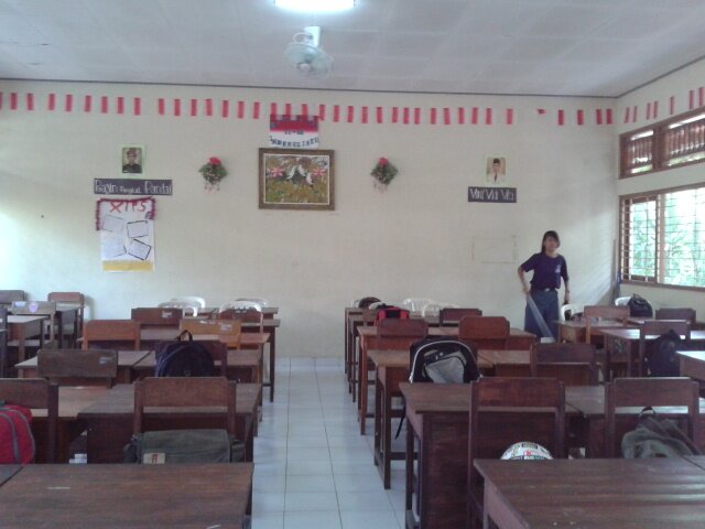 11PIS_SMANELA's profile picture. Sudah naik kelas jadi sekarang kita kelas 11 - Quotes : Harus sukses, ingat Di atas langit masih ada Langit