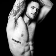 Just a person living life to it's fullest. Tattoo Artist extraordinaire looking for a place to call home. [18+ RP MC]