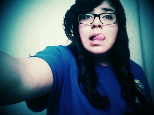 I fucken love u Kik me at sweetheart00evelyn.    ^__^  -_-   ·_·  ~_~