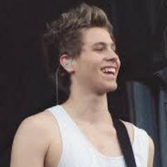 hemmings_inutil's profile picture. to solteiro por isso nao tenho namorada