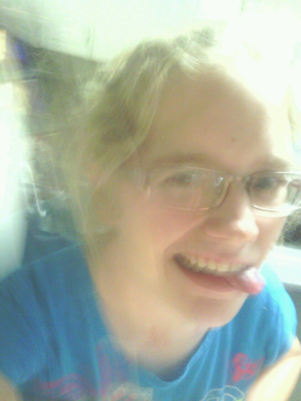 Hey ya'll!!!! I'm about 6 ft tall and i weigh a 128-135lbs .