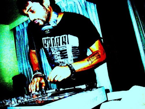 djindrajeet's profile picture. Disc Jockey, Producer, Lazy ass.