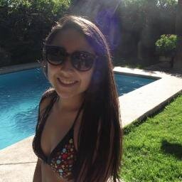 Holaa me llamo Javiera pero me dicen Javirú soy muy risueñea, me gusta salir con mis amigos y doooooormir eso :)  también me gusta eminem ♡