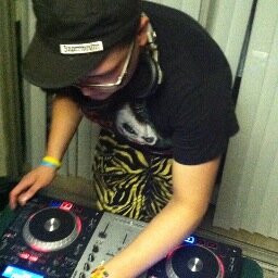 Let_MeFind_Out's profile picture. 