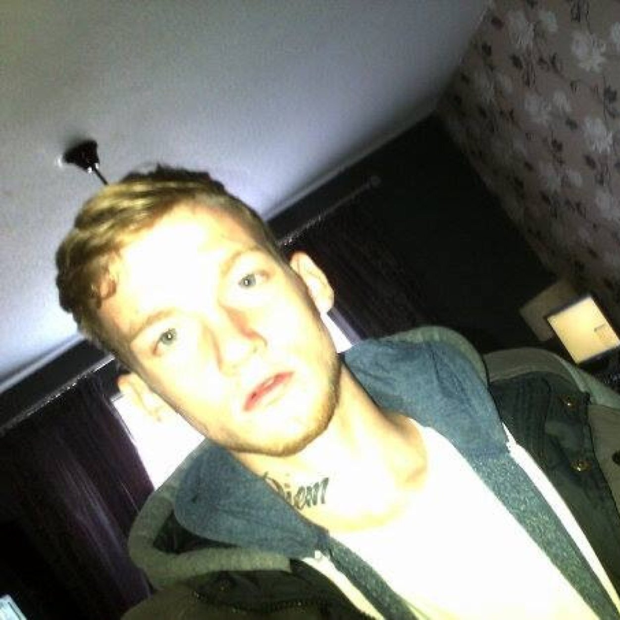 Ben Walker , i'm 20 years old from Northampton - BB& WhatsApp Message me !
