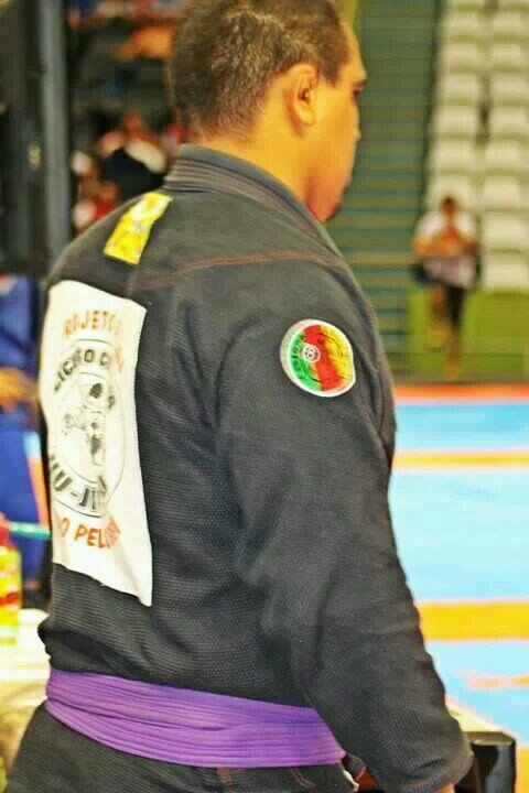 No role sou zica, no jiu-jitsu sou sinistro, então me siga que é sucesso ;)