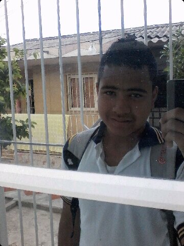 ....Las unicas 2 cosas ke deves saber de mi es ke soy incha del REAL MADRID y me gusta ke me sigas...