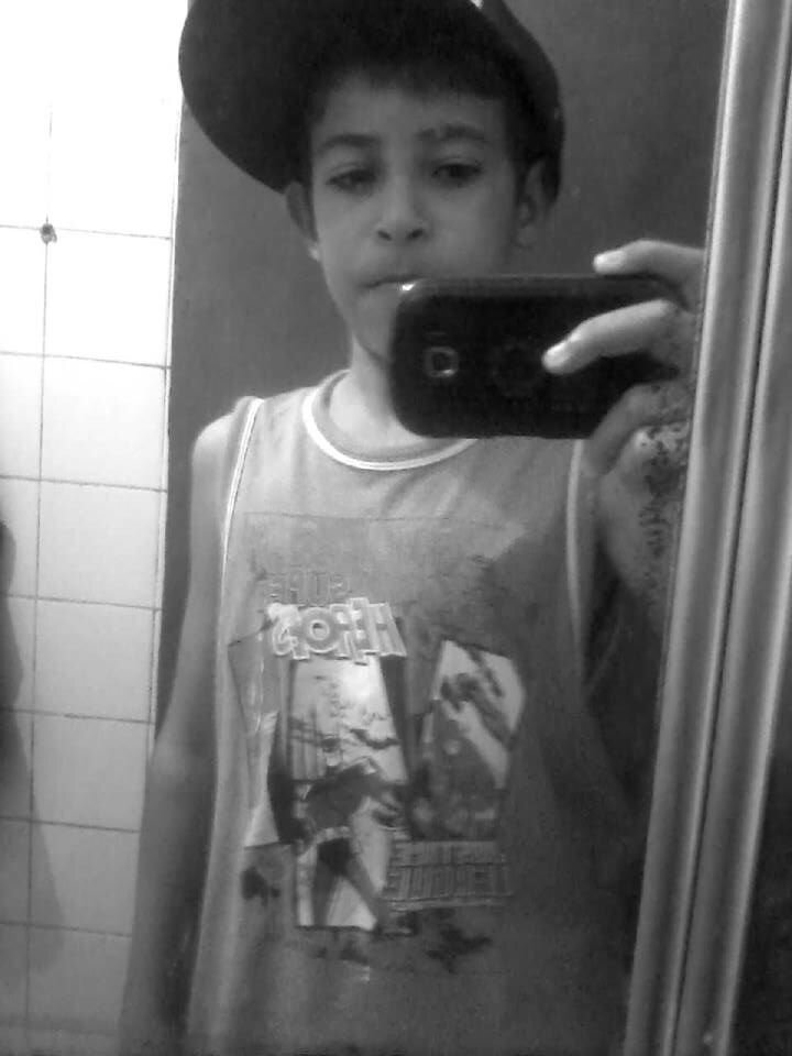 jhony12jooh's profile picture. gosto de jogar no computador ouvir musica jogar futebol e sair com os amigos e conhecer novas pessoas