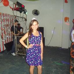 Amo a Deus sobre todas as coisas , goste de Shopping , praça . cinema , sair com os amigos e tc...