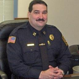 policialinutil's profile picture. vim acabar com essa algazarra do caralho