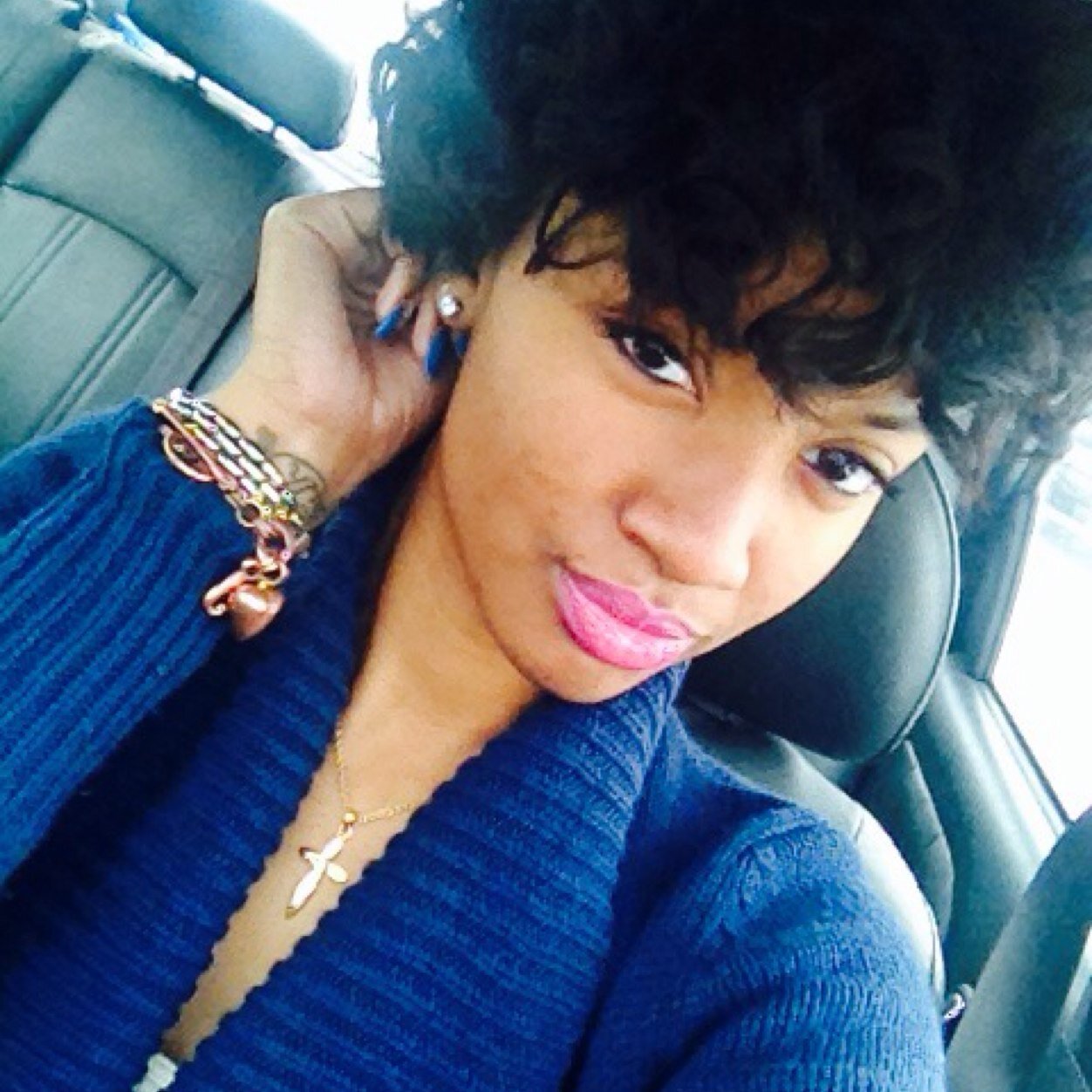 AriSoCold's profile picture. Peep my tweets.  
IG: arriiiv