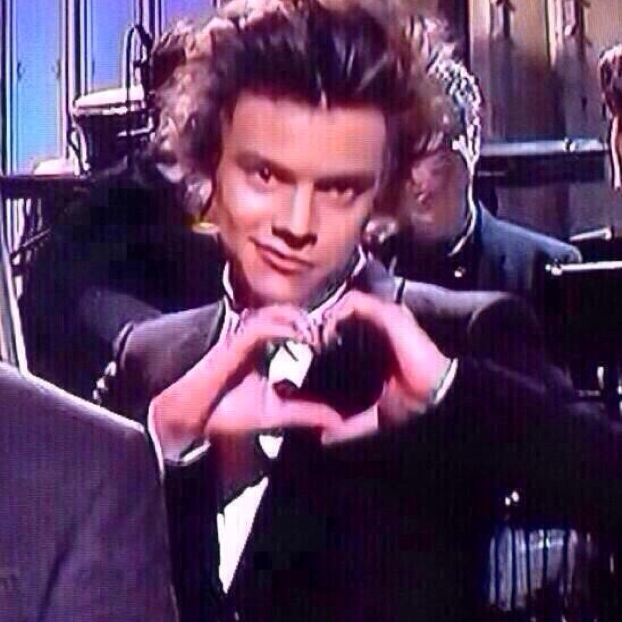 cachemestyles's profile picture. Follow my account @sneezinstyles