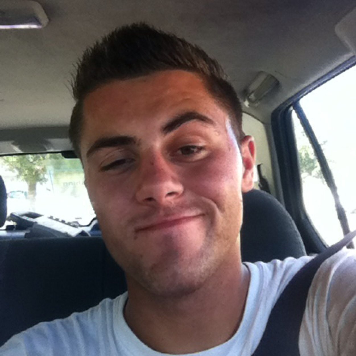 zklesyknsa's profile picture. Little brother to one, Big brother to two, Friend to many, husband to one :)