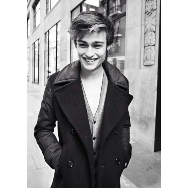 MarkZalesLAR's profile picture. She looks like inspiration.