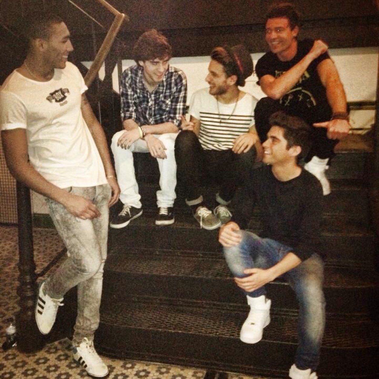 NoStressArmy's profile picture. The first and official army! 2 girls here✌️ ;) @thejasvarmy & @biebsiwantya #NoStress #Stresser #NoStressArmy 2/5❤️