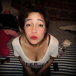 aliiz_plantiita's profile picture. Pedofila... Noctámbula... Musicóloga... Groupie frustada ... Diversa... Risueña... Coqueta... Disponible... Loca