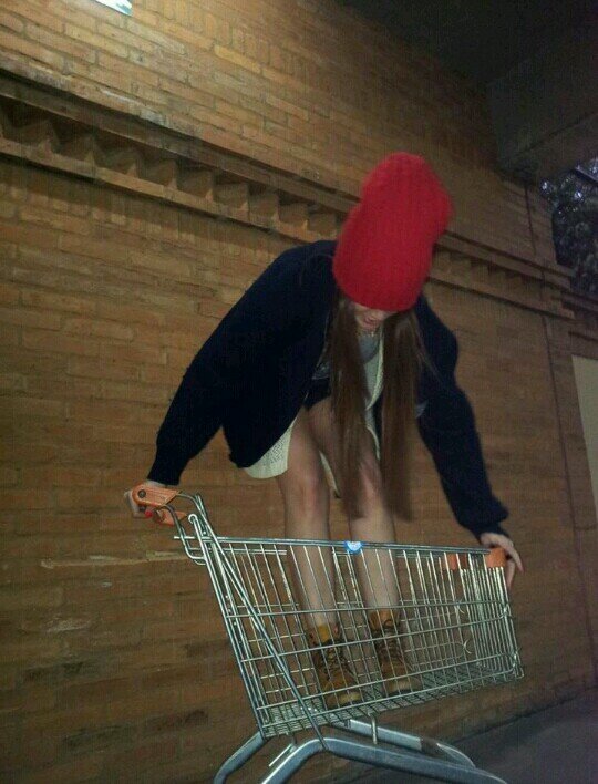 rojarivas's profile picture. MUSIC and Acting ARE MY ONLY DRUG ♫♫   Actress/singer/ ♥ (I'M ACTUALLY WEIRDER THAN YOU @missanxiety

▪︎Ig: larojarivas