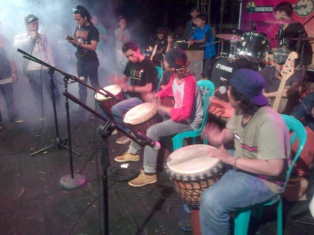 This is my Reggae || DJMBE ||suka main gendang africa , kurus , ngeseselin , pendiem , pemalu , malu maluin , gak pinter bisa dibilang bego jahhh-D