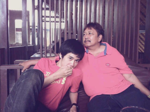 DeddyBrat's profile picture. 