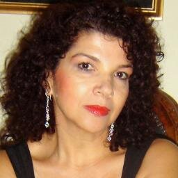 Mezzosoprano colombiana, vive en Medellín, Directora del Grupo Musical Dulce Armonía Internacional. Cantante de música religiosa, colombiana, bolero y tango.