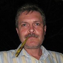 Любая страсть толкает на ошибки, но на самые глупые толкает любовь.