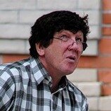 Западные люди, когда им плохо, идут к психологу, восточные уходят в себя, а русские идут в гости.