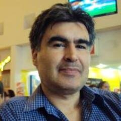 Traductor, escritor, con sueños de una humanidad madura, sin fanatismos, libre de pensar. Evito las grasas, las ideologías nocivas y las personas tóxicas.