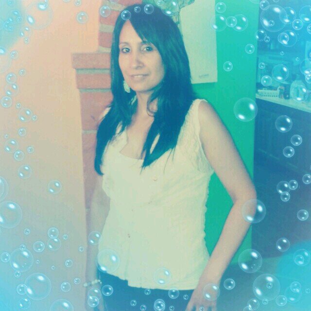 Feliz mamá de 4 hermosos hijos