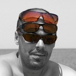В чужих работах и стилистику заметишь, а в своих и орфографию пропустишь.