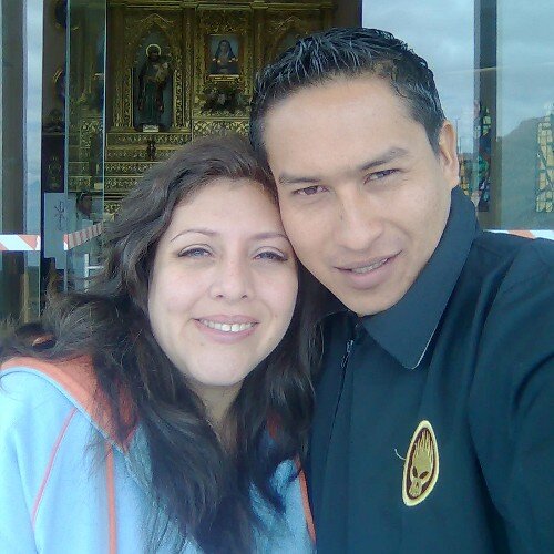 Tengo 40 años de edad. Soy profesional  y tengo el ser mas maravilloso, mi esposa Peggy